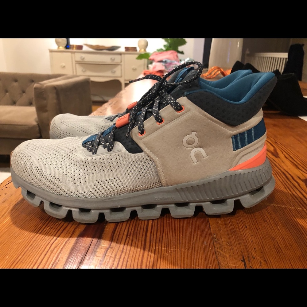 On cloud high top shoes size W10